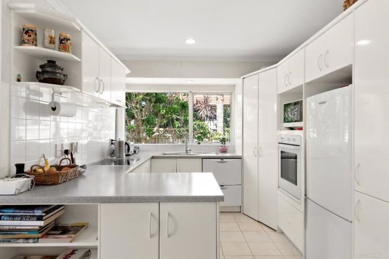 Photo of property in 15 Palmcrest Grove, Highland Park, Auckland, 2010