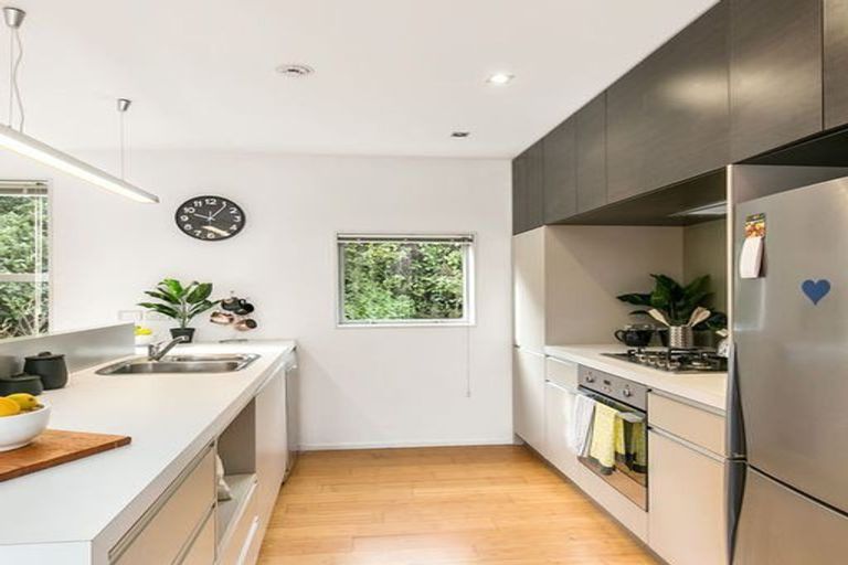 Photo of property in 56 Saddleback Grove, Karori, Wellington, 6012