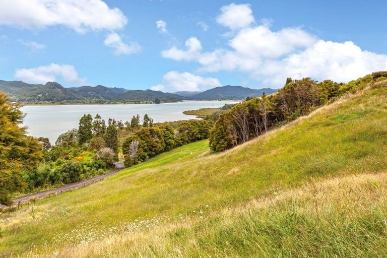Photo of property in 43 Main Sh25 Road, Tairua, 3579