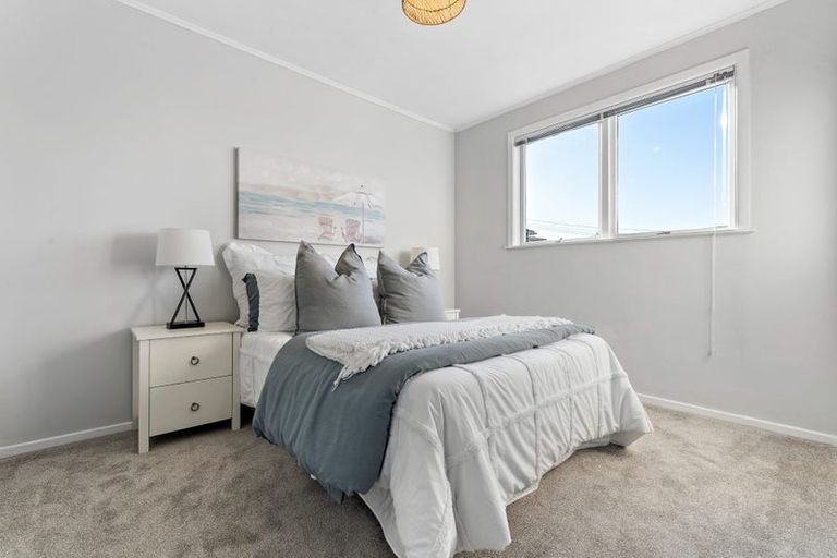 Photo of property in 4 Kelston Street, New Lynn, Auckland, 0600