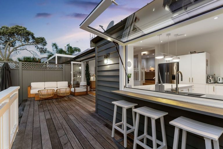 Photo of property in 15 Albert Road, Devonport, Auckland, 0624