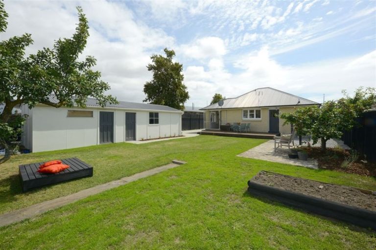 Photo of property in 96 Bickerton Street, Wainoni, Christchurch, 8061