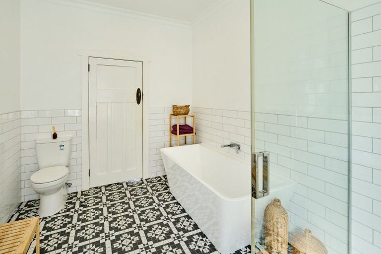 Photo of property in 22 Central Terrace, Alicetown, Lower Hutt, 5010