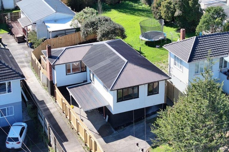 Photo of property in 1/15 Netherlands Avenue, Kelston, Auckland, 0602