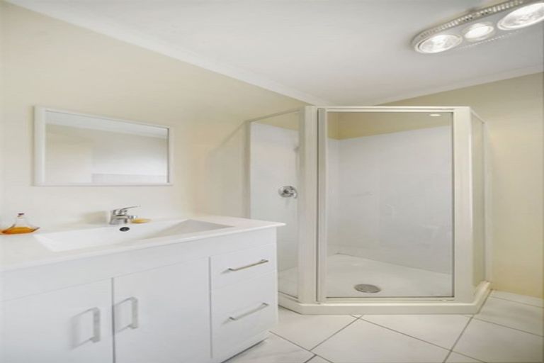 Photo of property in 8 Maadi Place, Papakura, 2110