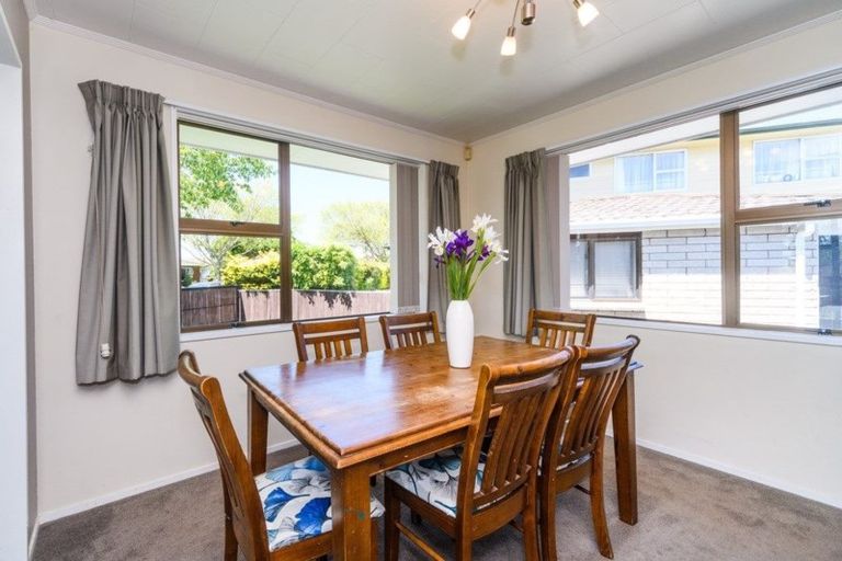 Photo of property in 2 Cecil Place, Cloverlea, Palmerston North, 4412