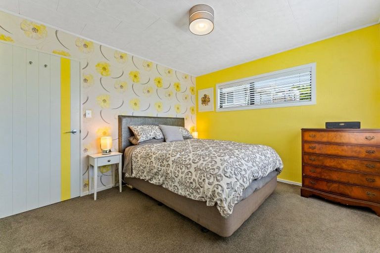 Photo of property in 26 Moffat Road, Red Beach, 0932