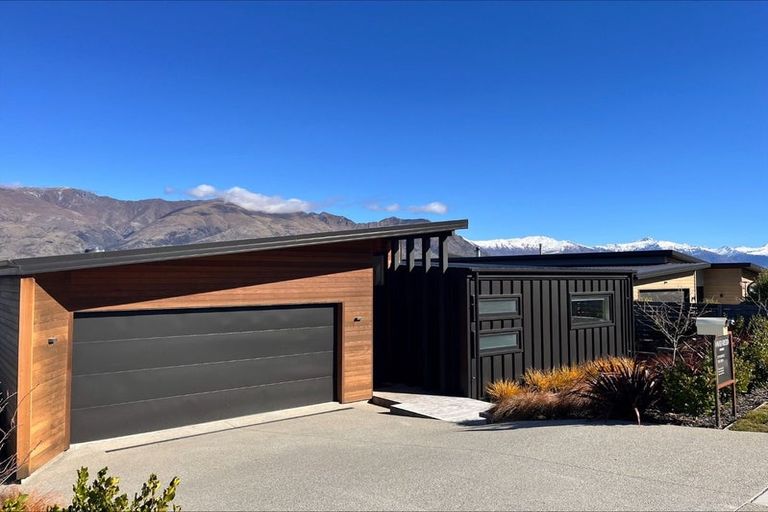 Photo of property in 17 Mills Road, Wanaka, 9305