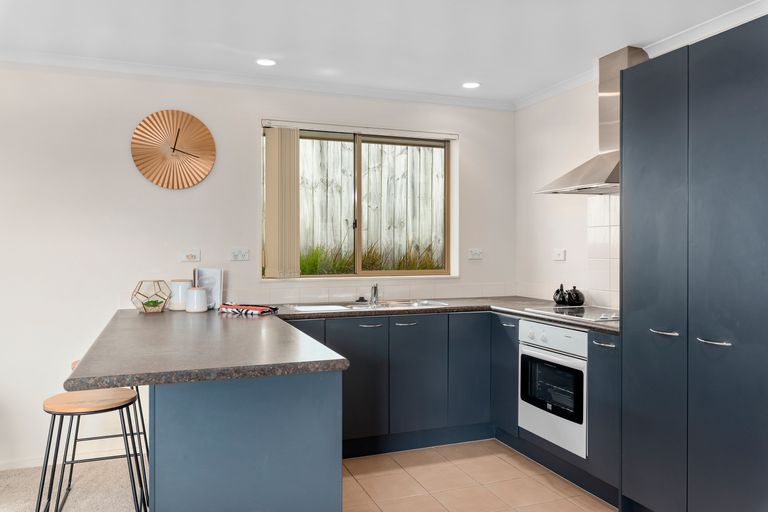 Photo of property in 37 Nimstedt Avenue, Oteha, Auckland, 0632