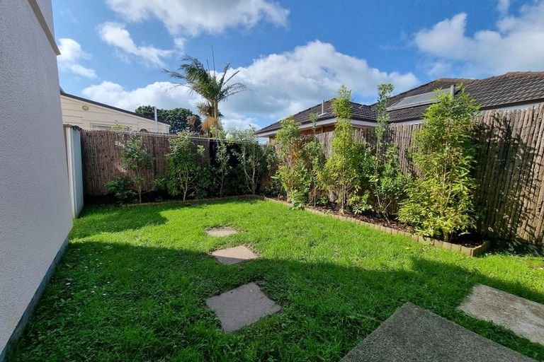Photo of property in 83b Old Lake Road, Narrow Neck, Auckland, 0624
