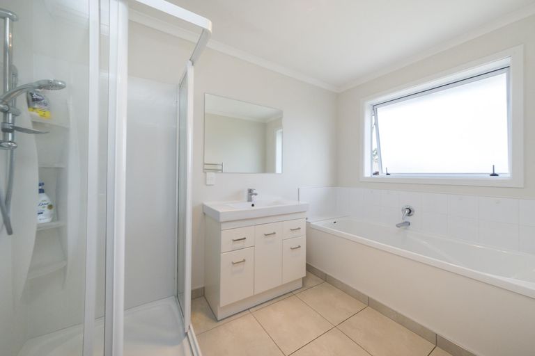 Photo of property in 28 Galea Grove, Kelvin Grove, Palmerston North, 4414