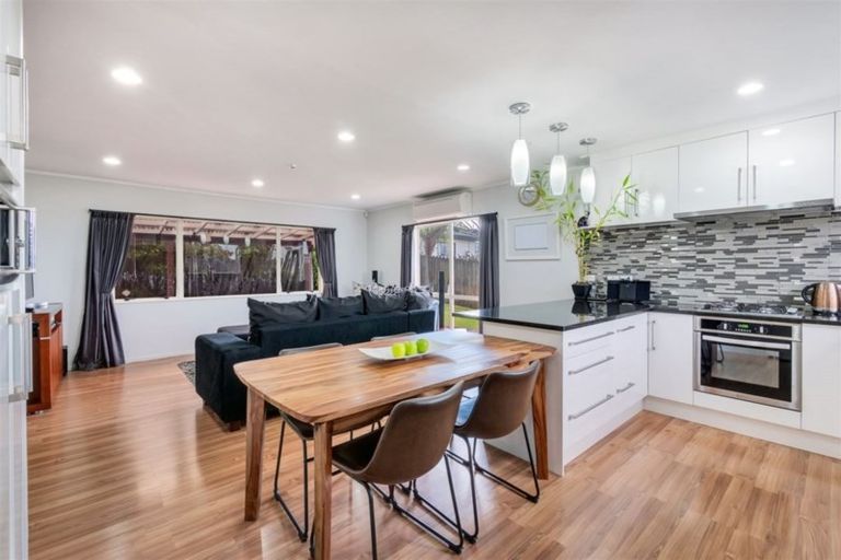 Photo of property in 13 Broadfield Street, Massey, Auckland, 0614