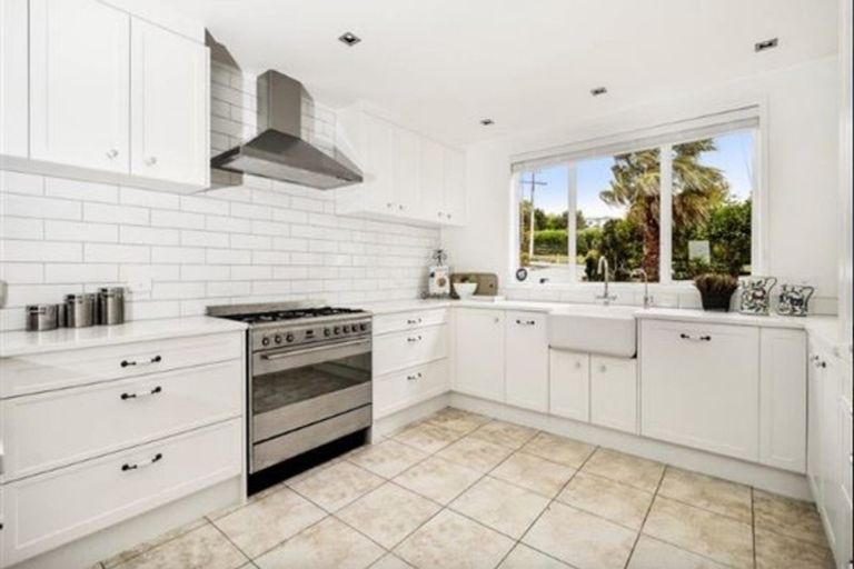 Photo of property in 263 Old North Road, Kumeu, 0892