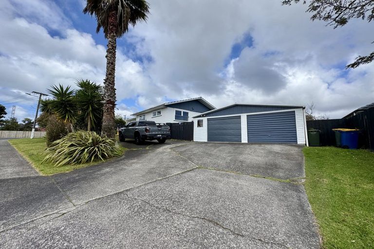 Photo of property in 2 Thomas Rea Place, Te Atatu South, Auckland, 0610