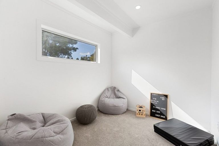 Photo of property in 1/107 Konini Road, Titirangi, Auckland, 0604