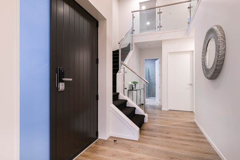 Photo of property in 2 Paparahi Place, Wainui, Silverdale, 0992