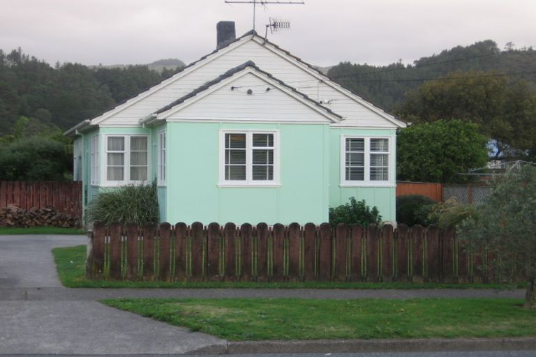 Photo of property in 114 Molesworth Street, Taita, Lower Hutt, 5011