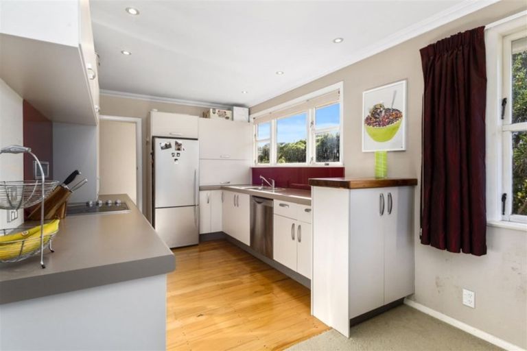 Photo of property in 1 Angell Street, Johnsonville, Wellington, 6037