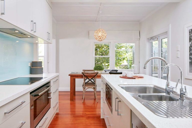 Photo of property in 12 Lysnar Street, Okitu, Gisborne, 4010