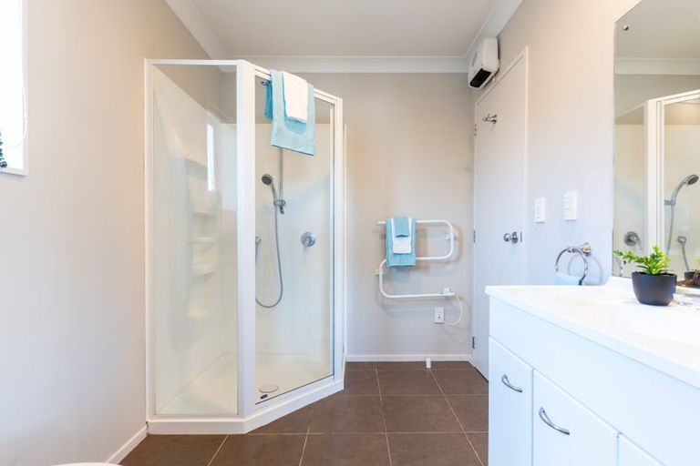 Photo of property in 18 Erlestoke Crescent, Churton Park, Wellington, 6037