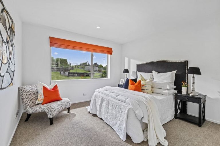 Photo of property in 127 Vaughans Road, Okura, Albany, 0792