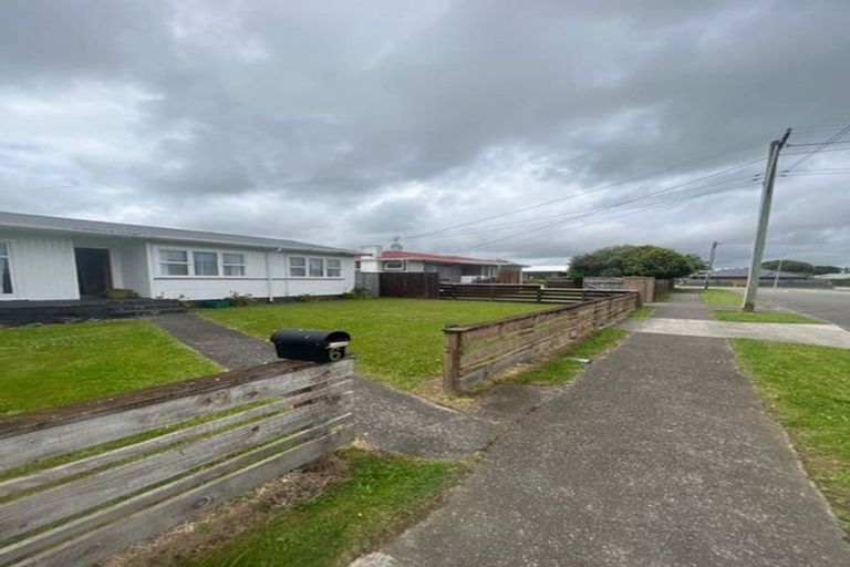 Photo of property in 6 Bartholomew Road, Levin, 5510