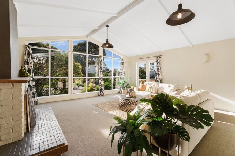 Photo of property in 18 Island View Terrace, Waikanae Beach, Waikanae, 5036