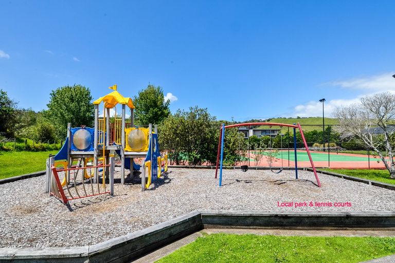 Photo of property in 20 Taumata Road, Omaha, 0986