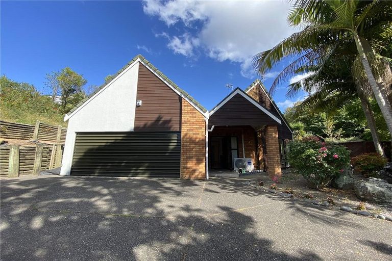 Photo of property in 2 Stitchbird Close, Murrays Bay, Auckland, 0630