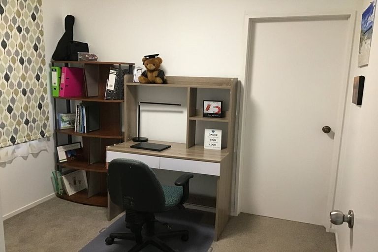 Photo of property in 2/27 Gosford Drive, Botany Downs, Auckland, 2010