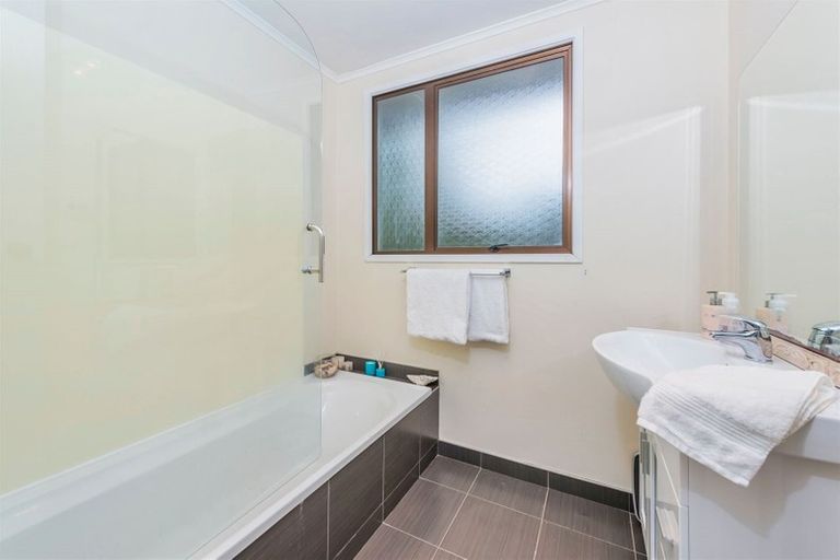 Photo of property in 3/23 Rehia Road, Massey, Auckland, 0614