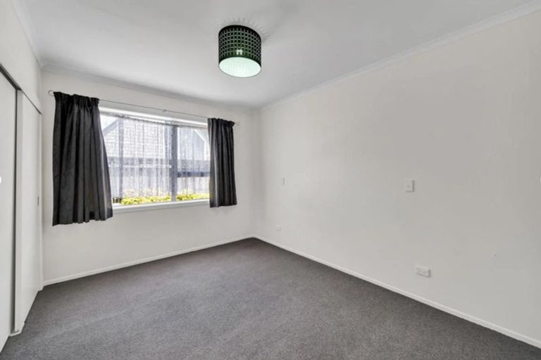 Photo of property in 13 Ambury Place, Merrilands, New Plymouth, 4312