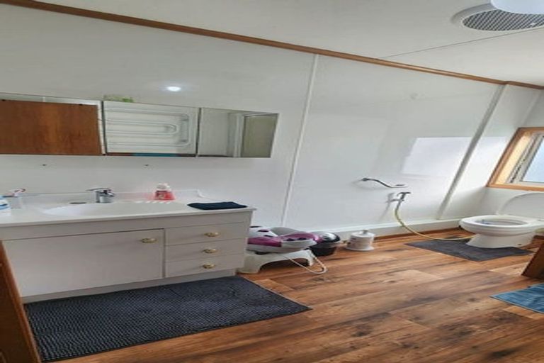 Photo of property in 21 Karaka Street, New Lynn, Auckland, 0600