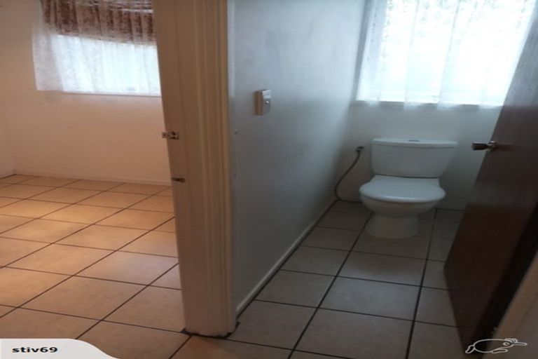 Photo of property in 37 Cascades Road, Pakuranga Heights, Auckland, 2010