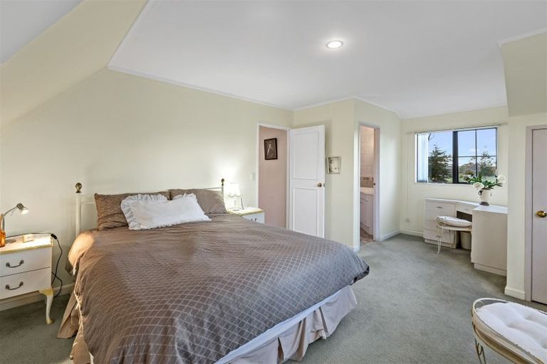 Photo of property in 42 Maygrove Drive, Orewa, 0931
