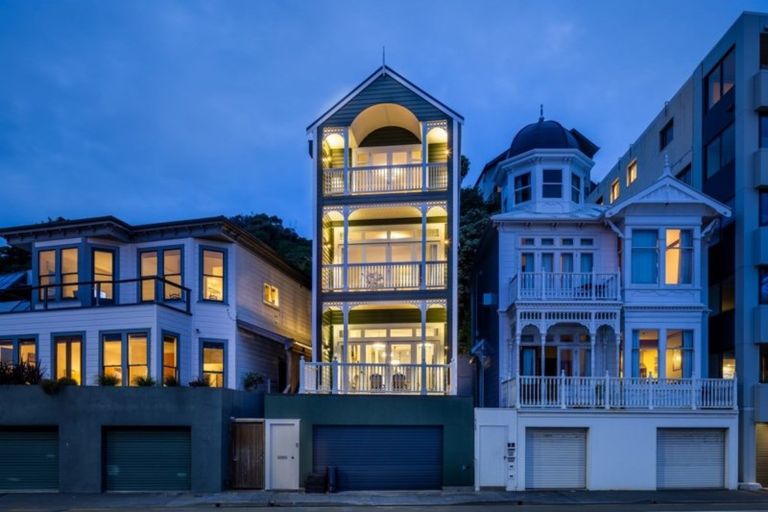Photo of property in 322 Oriental Parade, Oriental Bay, Wellington, 6011