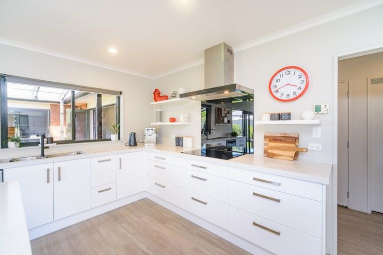 Photo of property in 18 Daniel Place, Kelvin Grove, Palmerston North, 4414