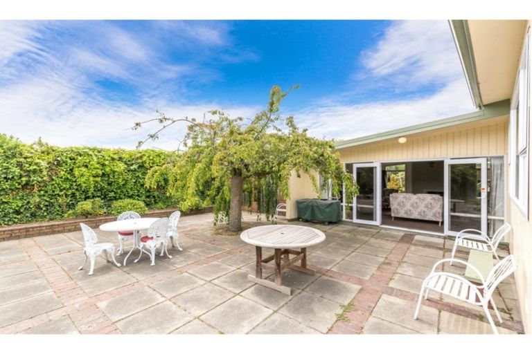 Photo of property in 20 Derrett Place, Saint Martins, Christchurch, 8022