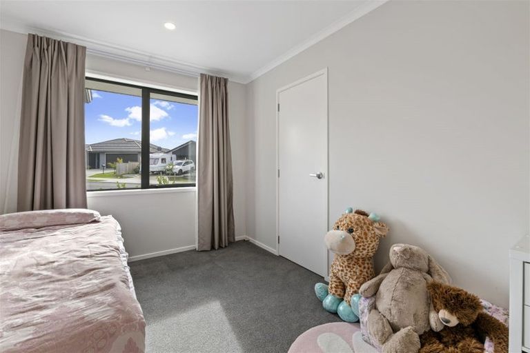 Photo of property in 47 Couldrey Crescent, Red Beach, 0932