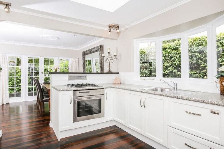 Photo of property in 559 South Titirangi Road, Titirangi, Auckland, 0604