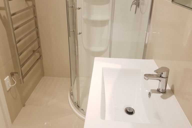 Photo of property in 2/7 Selwyn Crescent, Forrest Hill, Auckland, 0620