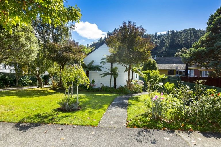 Photo of property in 81 Gemstone Drive, Birchville, Upper Hutt, 5018