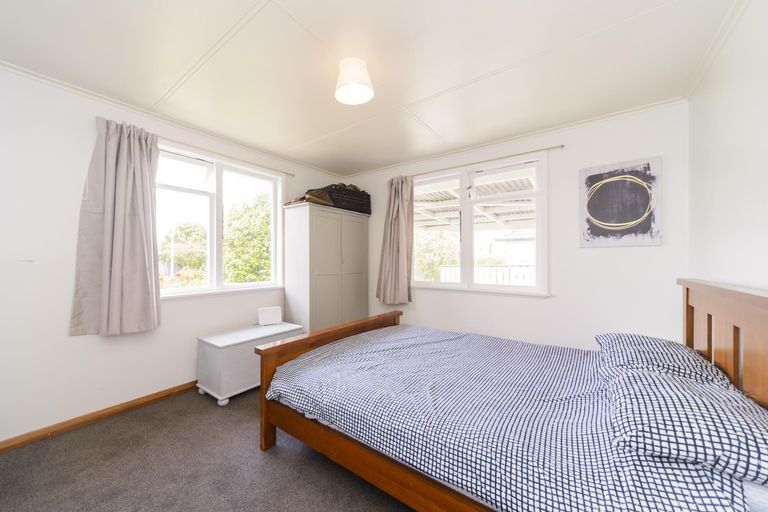 Photo of property in 24 Manchester Street, Takaro, Palmerston North, 4412