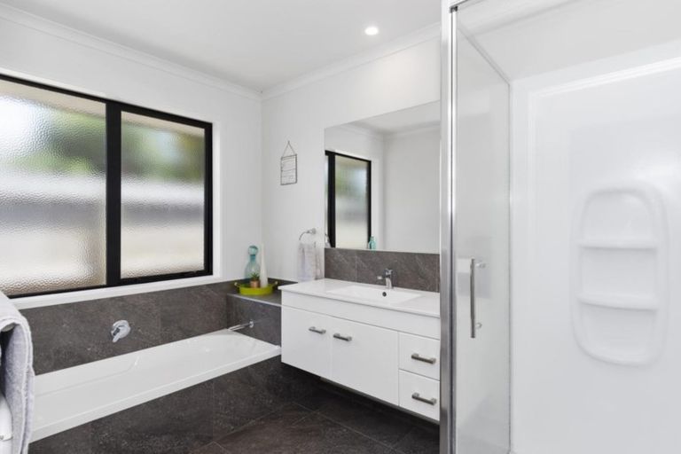 Photo of property in 26 Rainey Crescent, Papamoa Beach, Papamoa, 3118