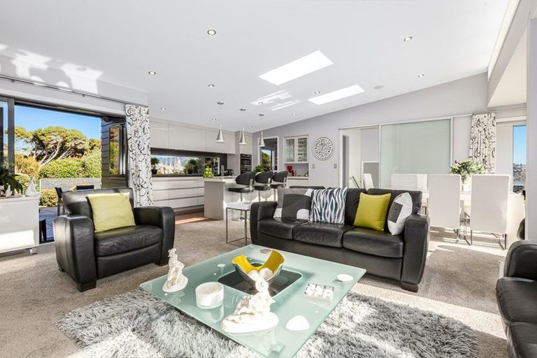 Photo of property in 6 The Fjord, Aotea, Porirua, 5024