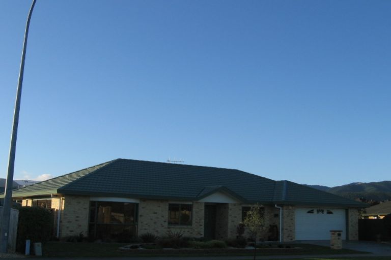 Photo of property in 51 Guildford Drive, Paraparaumu, 5032