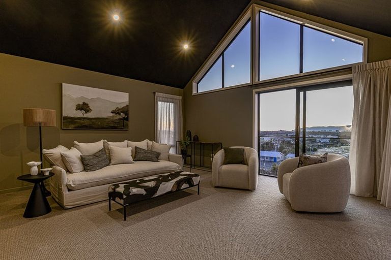 Photo of property in 37 Ruapehu Street, Paraparaumu, 5032