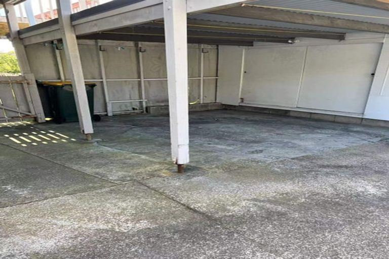 Photo of property in 10 Coronation Road, Glenfield, Auckland, 0627