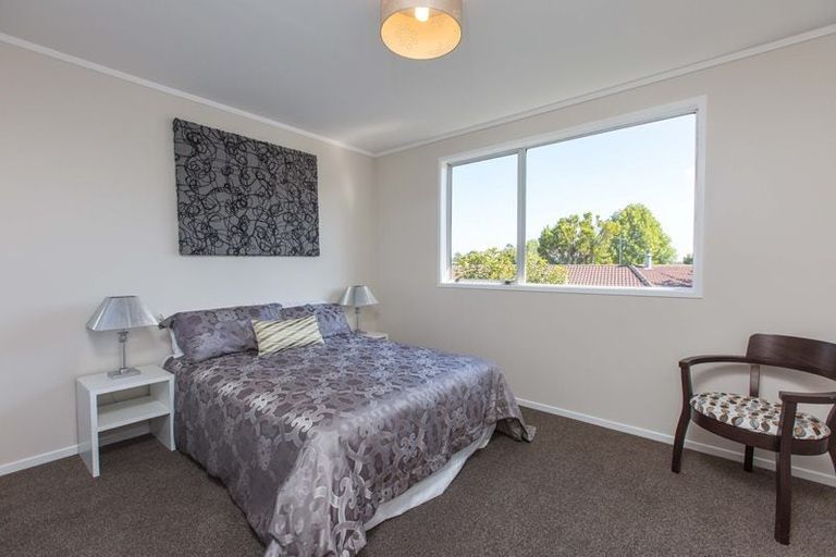 Photo of property in 14 Farwood Drive, Henderson, Auckland, 0612