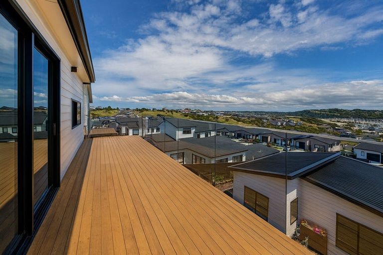 Photo of property in 17 Whale Bay Rise, Gulf Harbour, Whangaparaoa, 0930
